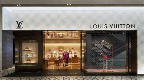 louis vuitton chiyoda.